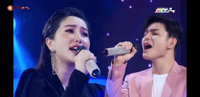 Bảo Thy lại tiếp tục có màn 'tự soi' nhan sắc trên sóng truyền hình