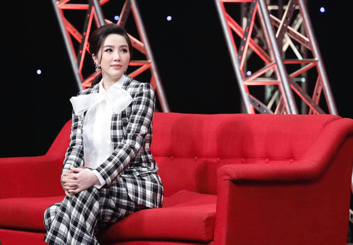 Có thể thấy, hình ảnh của Bảo Thy khi lên tivi trông tăng cân thấy rõ, khác với những hình ảnh cô chia sẻ trên trang cá nhân