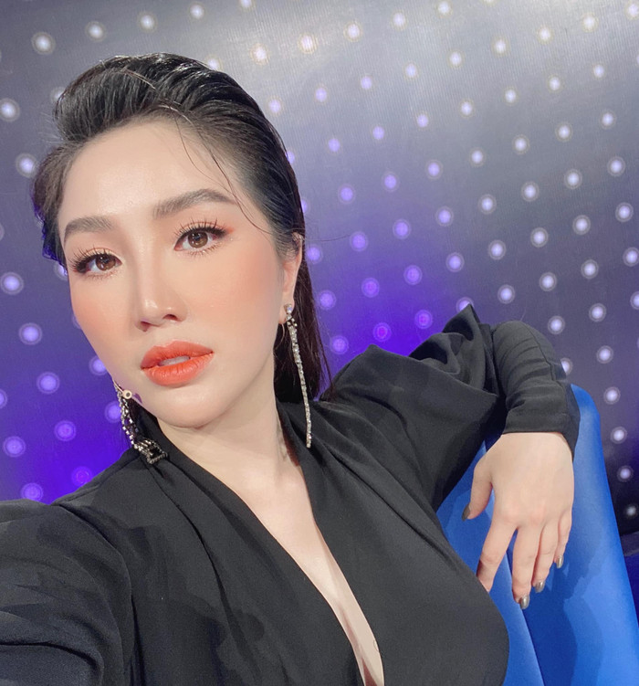 Bảo Thy có lẽ là nữ ca sĩ thích 'tự soi' nhan sắc bản thân trước mà không cần cư dân mạng ra tay