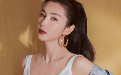 Lý Băng Băng chiếm spotlight của Triệu Lệ Dĩnh và thu hút ánh nhìn ở độ tuổi U50 Ảnh 2