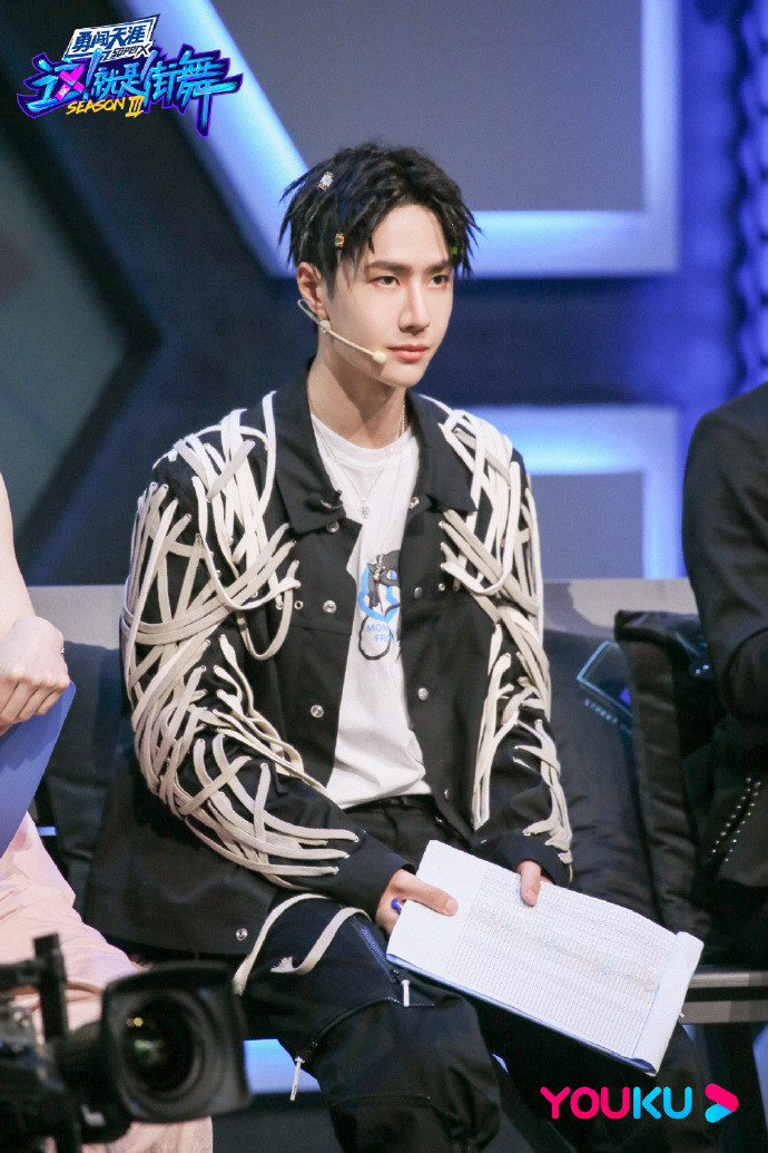 Nhảy đỉnh là thế nhưng Nhậm Gia Luân lại bị nói bắt chước phong cách của Vương Nhất Bác Ảnh 20