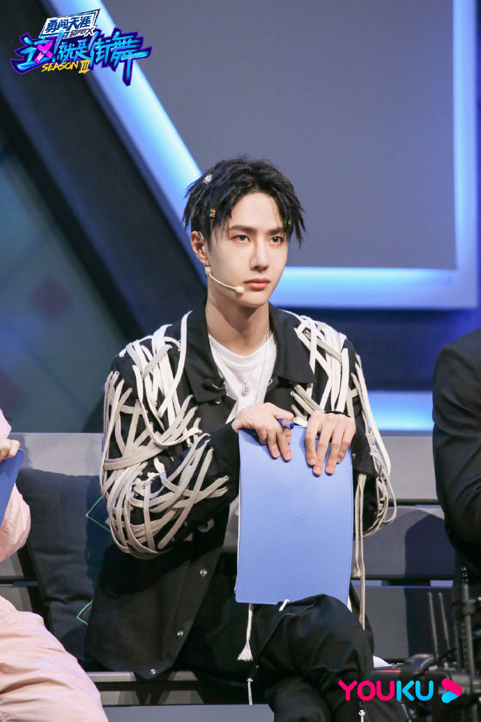 Nhảy đỉnh là thế nhưng Nhậm Gia Luân lại bị nói bắt chước phong cách của Vương Nhất Bác Ảnh 21