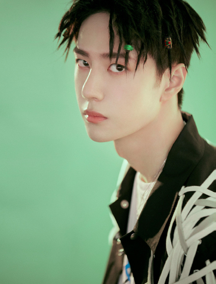 Nhảy đỉnh là thế nhưng Nhậm Gia Luân lại bị nói bắt chước phong cách của Vương Nhất Bác Ảnh 17