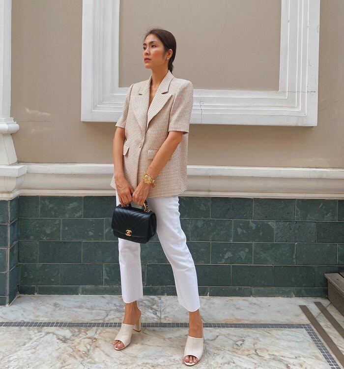 Trước đó, không ít lần cô thu hút công chúng cùng phong cách menswear. 