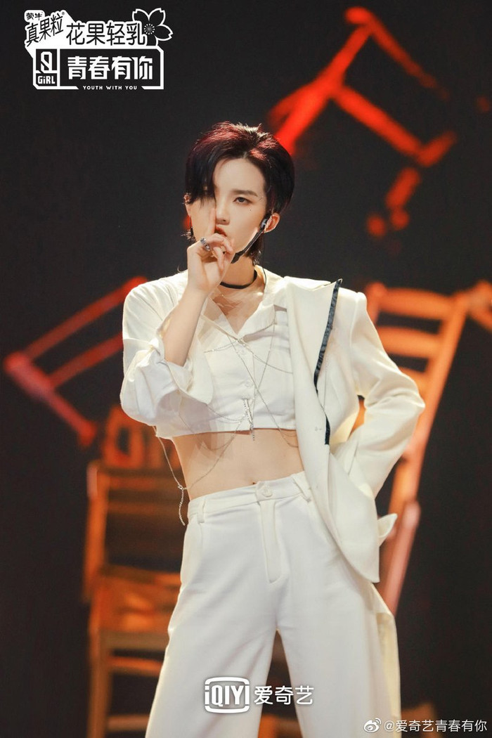 Lục Kha Nhiên (The9): Tóc ngắn cá tính, tự tin trên sân khấu nhưng lại đáng yêu, thích làm điệu mọi lúc mọi nơi Ảnh 20