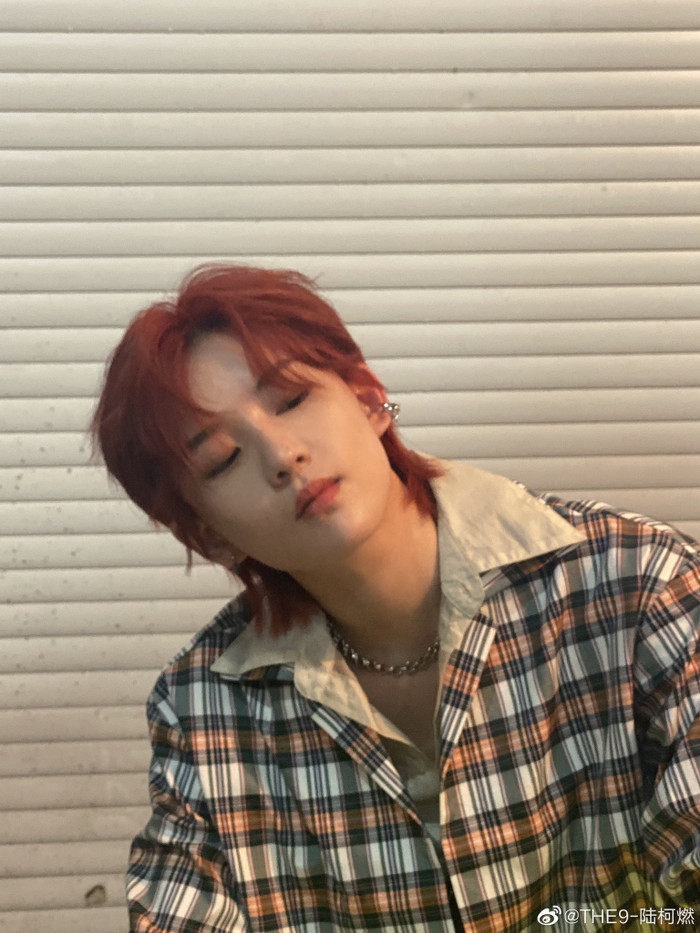 Lục Kha Nhiên (The9): Tóc ngắn cá tính, tự tin trên sân khấu nhưng lại đáng yêu, thích làm điệu mọi lúc mọi nơi Ảnh 27