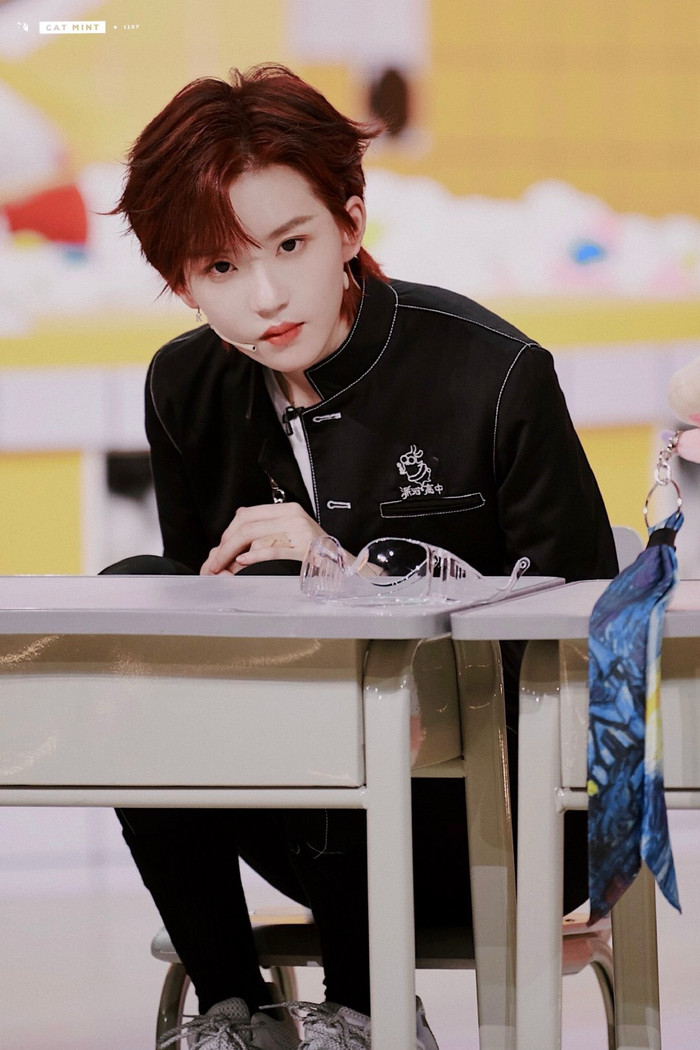 Lục Kha Nhiên (The9): Tóc ngắn cá tính, tự tin trên sân khấu nhưng lại đáng yêu, thích làm điệu mọi lúc mọi nơi Ảnh 15