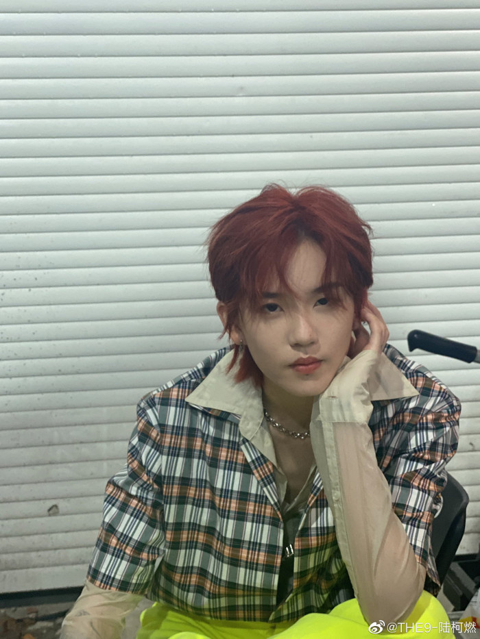 Lục Kha Nhiên (The9): Tóc ngắn cá tính, tự tin trên sân khấu nhưng lại đáng yêu, thích làm điệu mọi lúc mọi nơi Ảnh 28