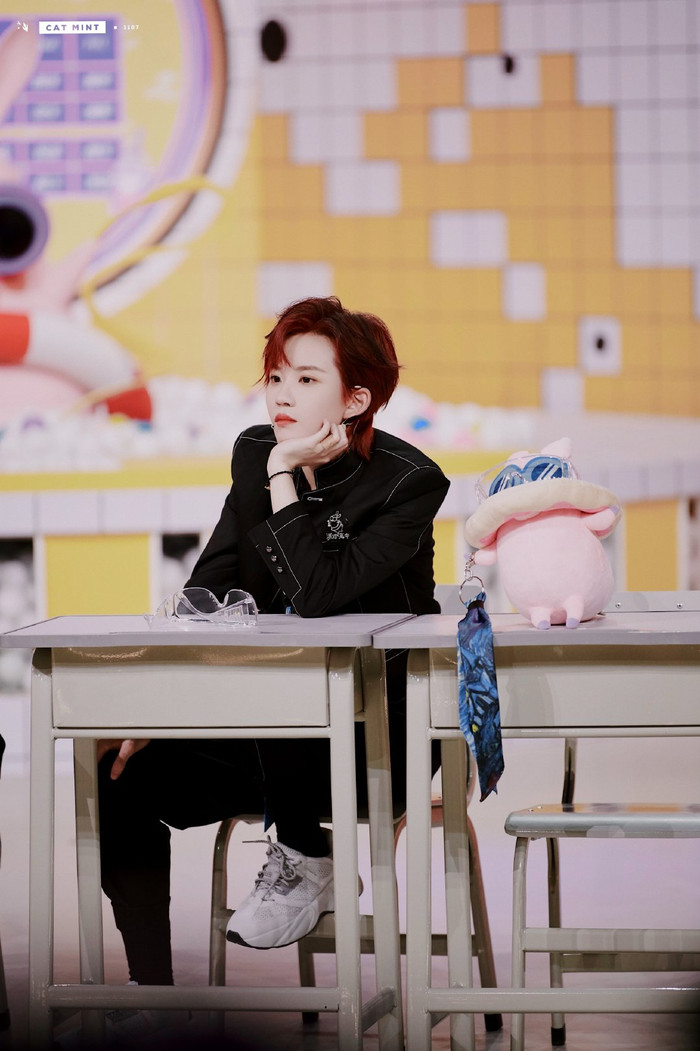 Lục Kha Nhiên (The9): Tóc ngắn cá tính, tự tin trên sân khấu nhưng lại đáng yêu, thích làm điệu mọi lúc mọi nơi Ảnh 19