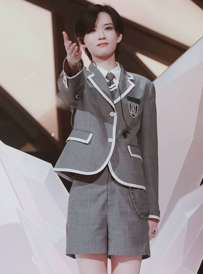 Lục Kha Nhiên (The9): Tóc ngắn cá tính, tự tin trên sân khấu nhưng lại đáng yêu, thích làm điệu mọi lúc mọi nơi Ảnh 13