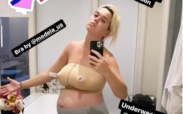 Không phải Lady Gaga hay Miley Cyrus, style 'mẹ bỉm sữa' của Katy Perry mới nổi bật nhất 'MTV Video Music Awards 2020' Ảnh 2