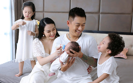 Tạm ngừng ca hát để dành thời gian cho gia đình, Tuấn Hưng được vợ gửi lương tháng lên đến 8 số 0 để chi tiêu? Ảnh 2