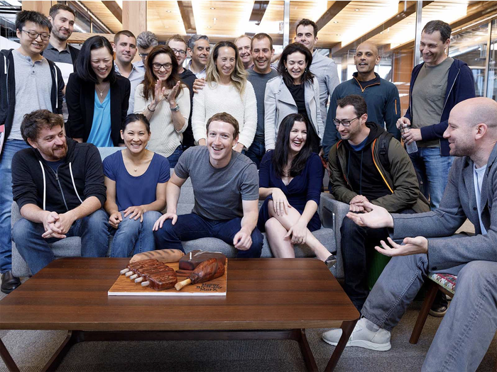 Facebook chỉ trả lương cơ bản cho Mark Zuckerberg mức lương vỏn vẹn 1 USD/năm. (Ảnh: Facebook)