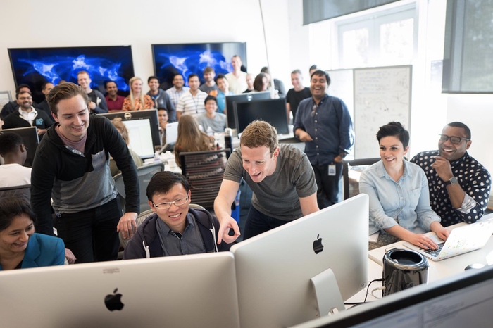 Trong khi đó, nhiều nhân viên khác của Facebook lại có thể nhận mức lương lên đến 6 con số. (Ảnh: Facebook)