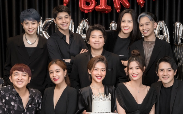 'Gia đình văn hóa' bí mật tổ chức sinh nhật cho Khả Ngân: Luôn là em út được cưng chiều 'hết nấc'! Ảnh 2