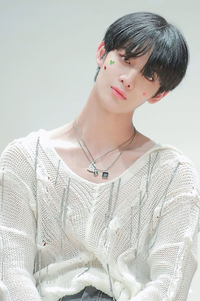 Ngoài Jungkook (BTS), đây là những idol có 'xương quai xanh' đẹp trên từng centimet! Ảnh 5