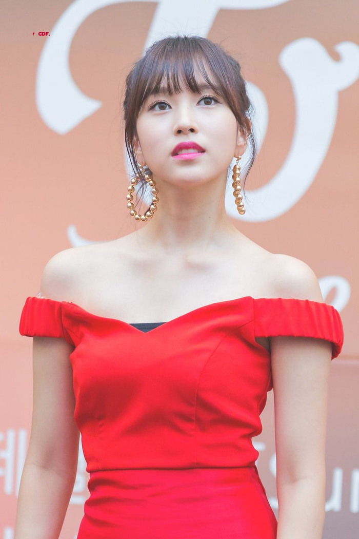 Ngoài Jungkook (BTS), đây là những idol có 'xương quai xanh' đẹp trên từng centimet! Ảnh 13