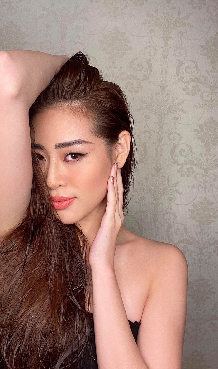 Hoa hậu Khánh Vân cuốn hút với phong cách trang điểm sắc sảo.