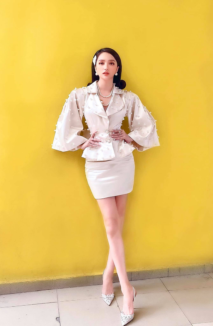 Lần đầu hội ngộ, Hương Giang đã chất vấn Đỗ Mỹ Linh - Lương Thùy Linh về 'hoa hậu nhạt' Ảnh 11