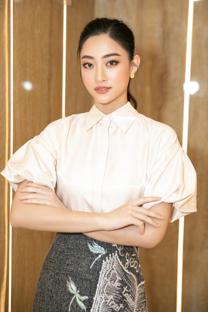 Lần đầu hội ngộ, Hương Giang đã chất vấn Đỗ Mỹ Linh - Lương Thùy Linh về 'hoa hậu nhạt' Ảnh 7