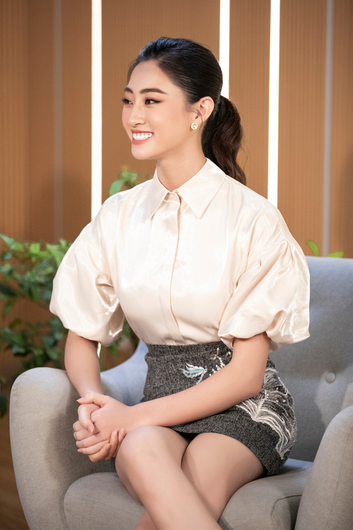 Lần đầu hội ngộ, Hương Giang đã chất vấn Đỗ Mỹ Linh - Lương Thùy Linh về 'hoa hậu nhạt' Ảnh 6