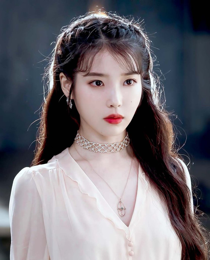 IU.