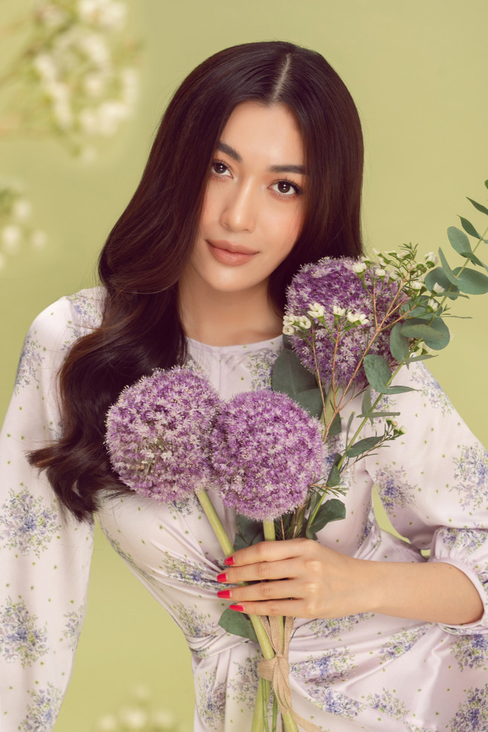 Á hậu Lệ Hằng diện váy tím mộng mơ, khoe nhan sắc mĩ miều thoát tục Ảnh 9