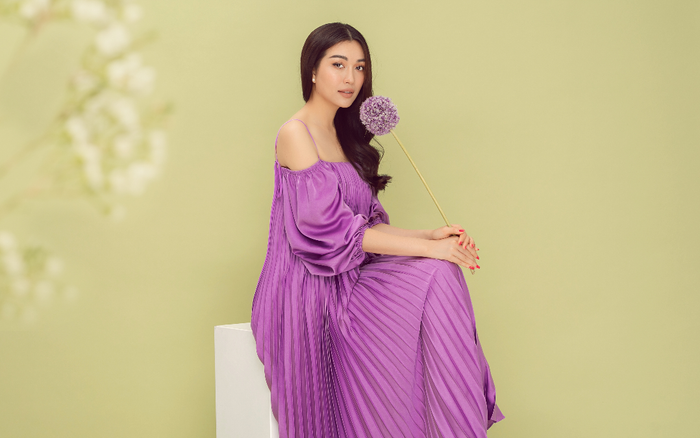 Á hậu Lệ Hằng diện váy tím mộng mơ, khoe nhan sắc mĩ miều thoát tục Ảnh 2