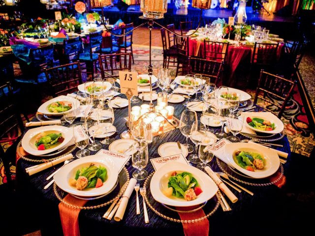 Có nên thưởng quà lớn, đãi tiệc linh đình mừng con đậu Đại học? Ảnh minh họa