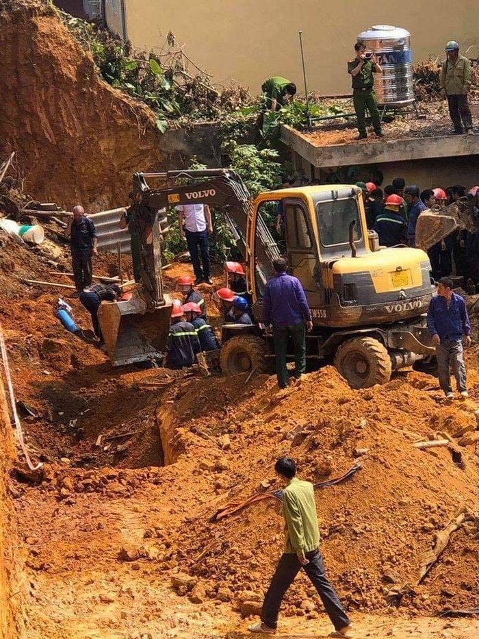 Lực lượng chức năng cứu hộ cứu nạn.