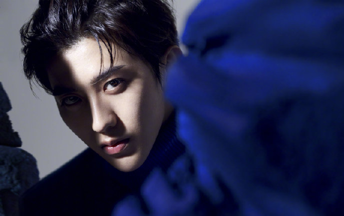 Thái Từ Khôn lạc vào mê cung gương trong bộ ảnh tạp chí mới Ảnh 2