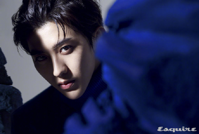 Thái Từ Khôn lạc vào mê cung gương trong bộ ảnh tạp chí mới Ảnh 5