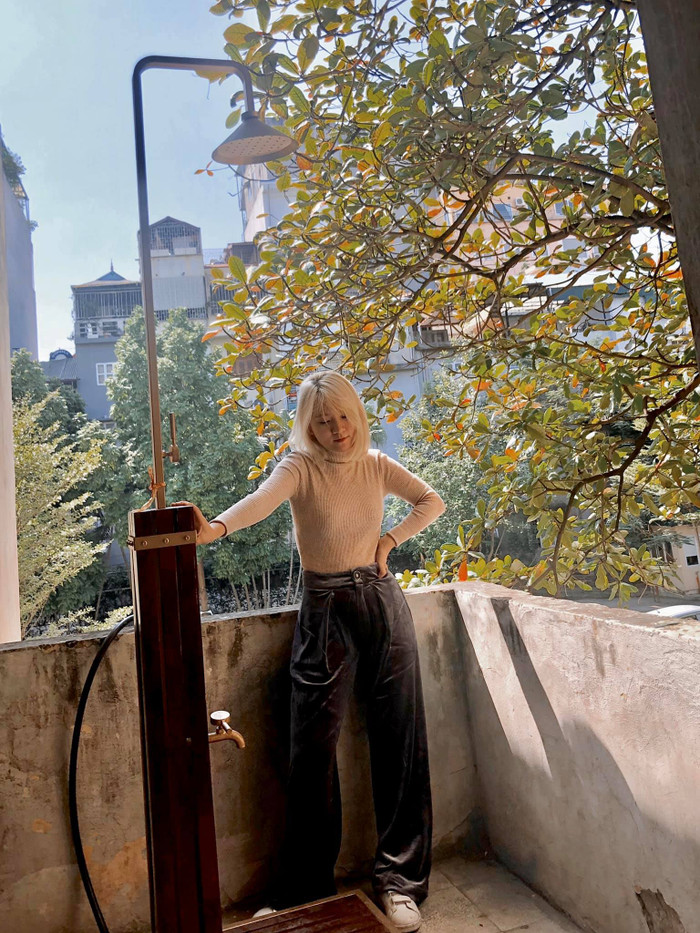 Nữ sinh gây 'sốt' CĐM khi đứng chụp cùng siêu xe của 'Batman' trước cổng trường ĐH Kiến Trúc Hà Nội Ảnh 9