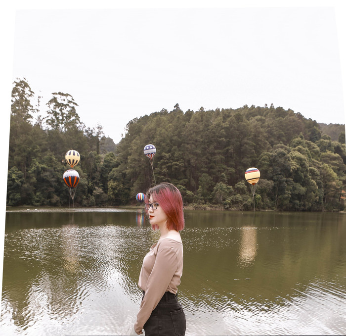 Nữ sinh gây 'sốt' CĐM khi đứng chụp cùng siêu xe của 'Batman' trước cổng trường ĐH Kiến Trúc Hà Nội Ảnh 5