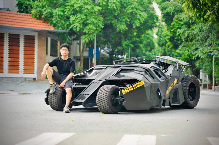 Nam sinh Nguyễn Đức Chung - chủ nhân của mô hình siêu xe 'Batman'. 