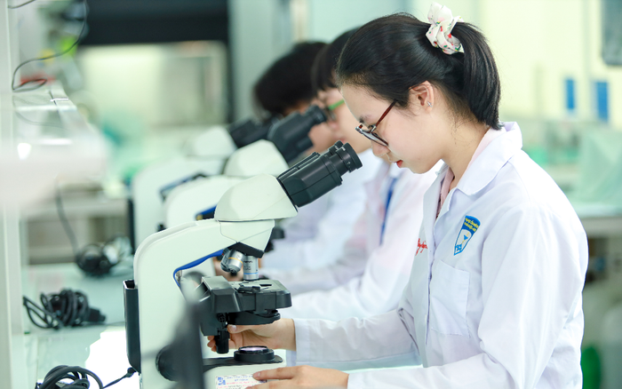 Đại học Công nghệ TP.HCM công bố điểm sàn xét tuyển, từ 18 điểm trở lên Ảnh 2