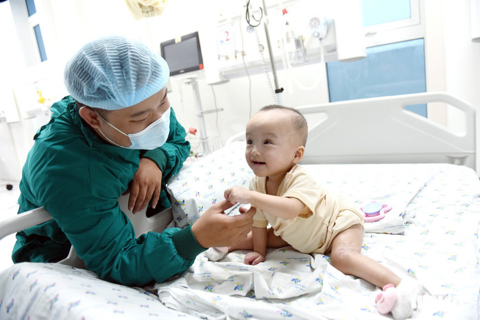 Tin vui: Trúc Nhi - Diệu Nhi đã có thể tự ngồi, được tập tăng sức cơ để chuẩn bị tập đi Ảnh 6