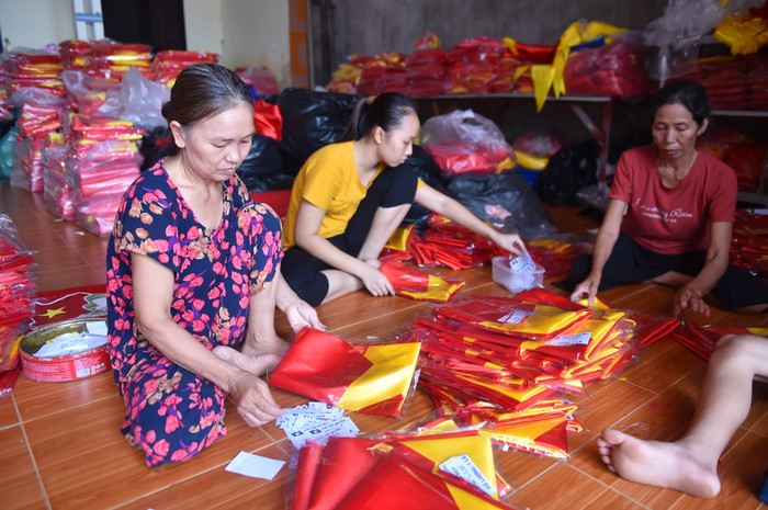 Ngôi làng đặc biệt ở Hà Nội hơn 70 năm may cờ Tổ quốc Ảnh 5