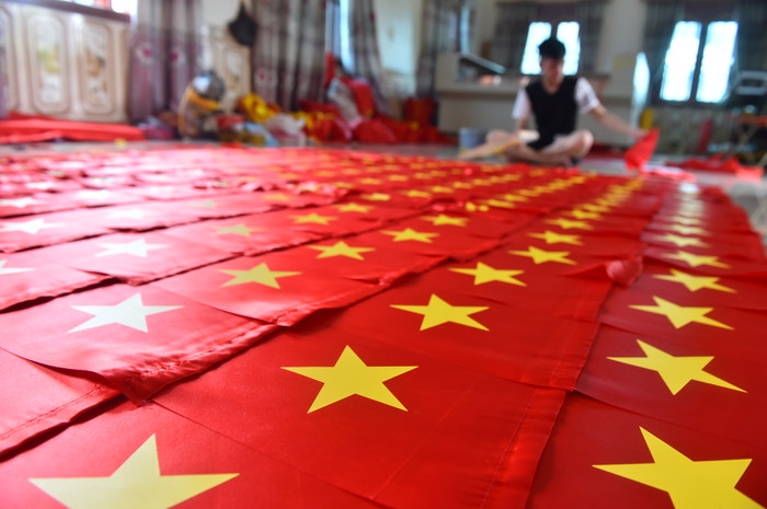 Cũng theo ông Kỳ, dù không còn nhiều hộ duy trì nghề may cờ Tổ quốc ở làng Từ Vân, song việc gìn giữ và phát triển làng nghề không chỉ mang lại thu nhập ổn định cho các hộ mà còn thể hiện lòng yêu nước, niềm tự hào dân tộc.