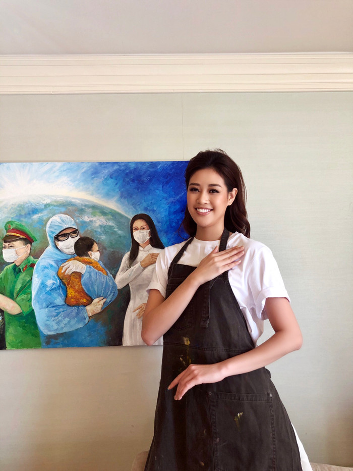 Xúc động trước bức ảnh ý nghĩa hoa hậu Khánh Vân cùng bố vẽ tặng y - bác sĩ Việt Nam Ảnh 3