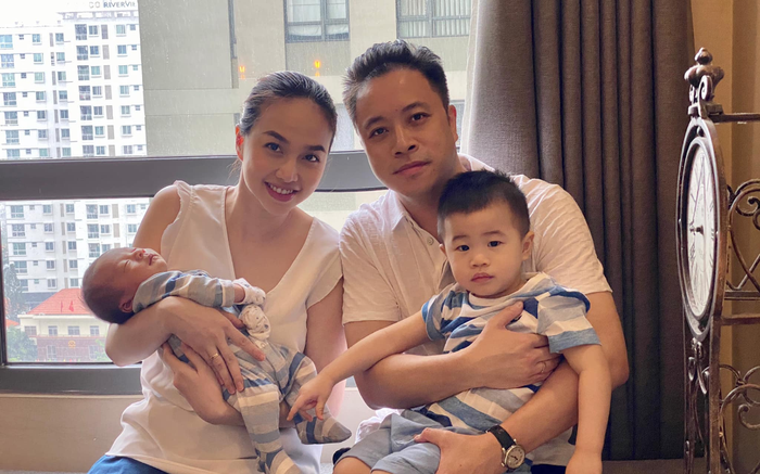 Đinh Ngọc Diệp lần đầu khoe ảnh gia đình 4 người sau 1 tháng sinh con trai thứ hai Ảnh 2