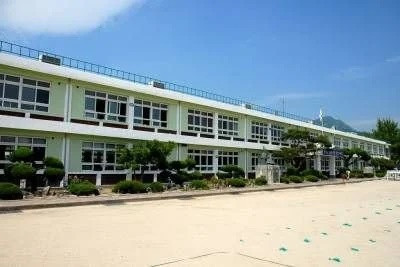 Khám phá những ngôi trường BTS đã theo học trước khi trở thành thần tượng K-Pop Ảnh 22