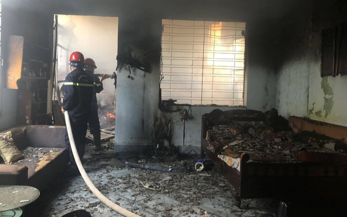 Đốt vàng mã cúng Rằm tháng Bảy, một căn nhà 2 tầng ở Hải Phòng bị thiêu rụi Ảnh 2