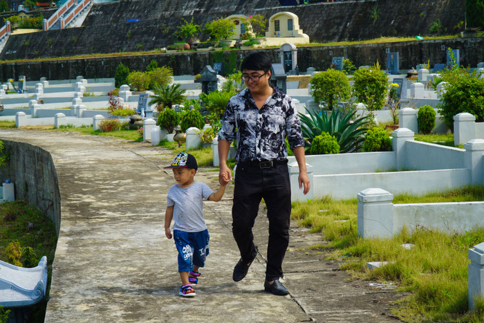 Nhiều gia đình đưa trẻ nhỏ. 