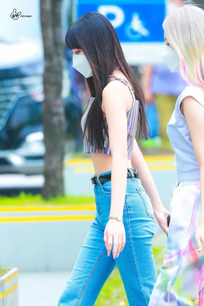 Visual hút hồn của Yuna (ITZY) trong loạt ảnh hậu comeback với MV 'Not Shy' Ảnh 5