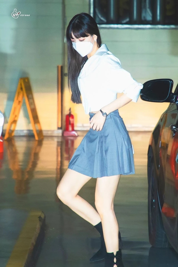 Visual hút hồn của Yuna (ITZY) trong loạt ảnh hậu comeback với MV 'Not Shy' Ảnh 10