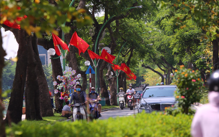 Đường phố Hà Nội - Sài Gòn đỏ rực sắc cờ mừng Quốc khánh 2/9 Ảnh 2