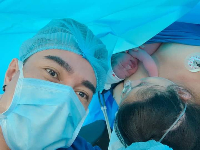 Nam danh hài còn hé lộ luôn diện mạo của bé