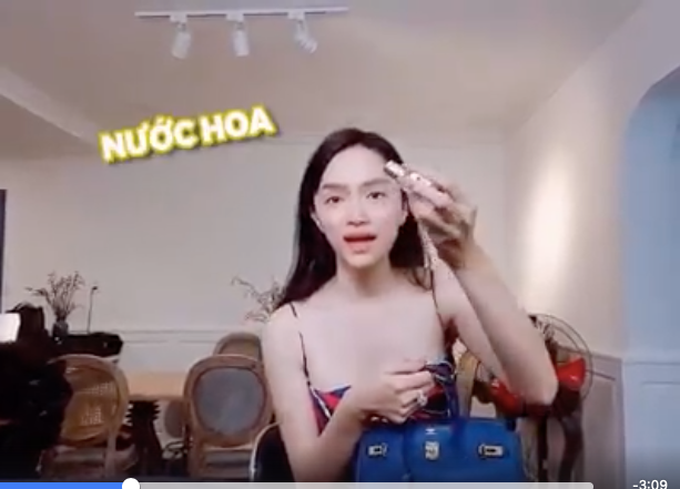 Sau son là tới nước hoa để giúp cơ thể luôn có mùi hương đặc biệt. 