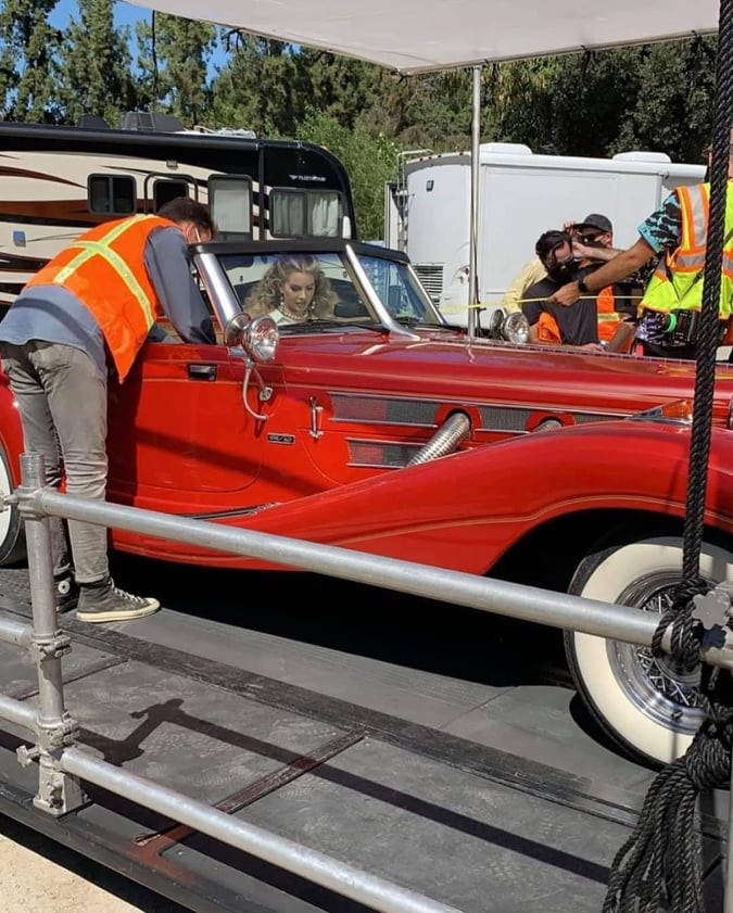 Hậu trường của MV mới